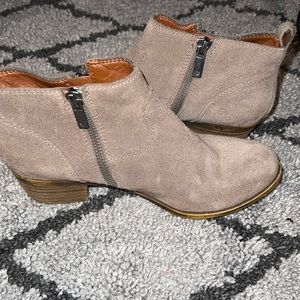 LUCKY SUEDE BOOTS